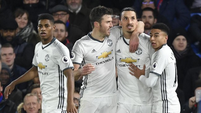 Jose Mourinho memberikan pujian pada Zlatan Ibrahimovic yang dianggapnya tampil fenomenal saat Manchester United menghadapi Crystal Palace.
