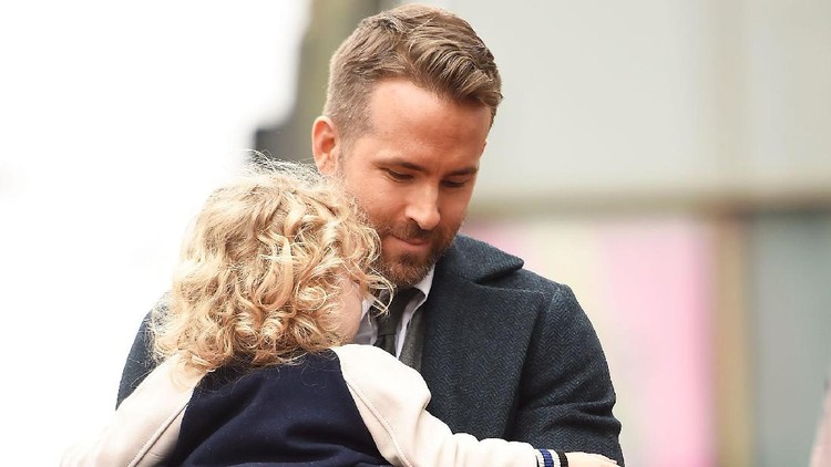 Pernah bohong sama anak tapi kita malah ke-skak dan 'mati kutu' sama jawaban mereka kayak yang dialami Ryan Reynolds?