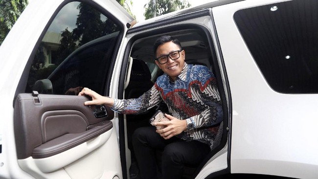 Ketua DPW PAN DKI, Eko Hendro Purnomo mengatakan lebih baik Giring menyampaikan protes sekaligus solusi, ketimbang cuma beropini.