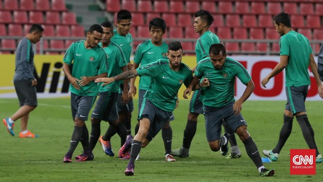 Pelatih timnas Indonesia Alfred Riedl kerap membuat kejutan bagi lawan-lawannya dengan melakukan perubahan taktik hampir di setiap laga atau babak kedua.