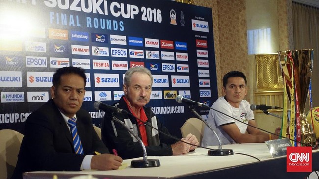 Gaya berbicara kaku dan mimik nir-ekspresi yang biasa ditunjukkan pelatih Timnas Indonesia Alfred Riedl berubah drastis jelang final leg kedua melawan Thailand.
