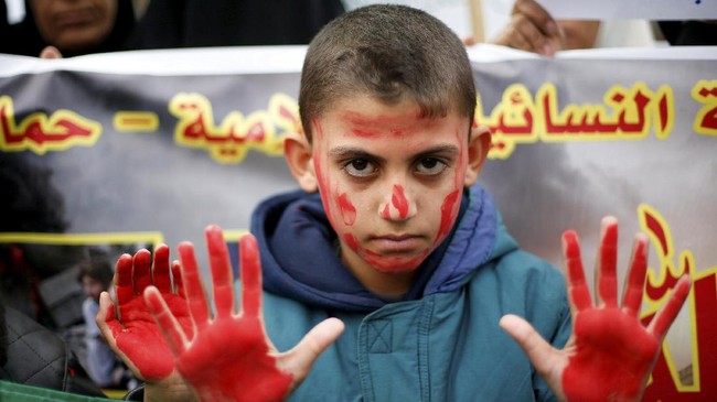 Iran dinilai berkukuh agar warga yang terkepung dalam dua desa yakni al-Foua dan Kefyra dapat pergi dahulu, sebelum evakuasi di Aleppo dilakukan.