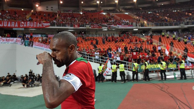 Boaz Solossa mengakui bahwa dirinya sempat mengatakan bakal pensiun di timnas Indonesia. Namun, ia akan menimbang kepastiannya gantung sepatu di skuat Garuda.