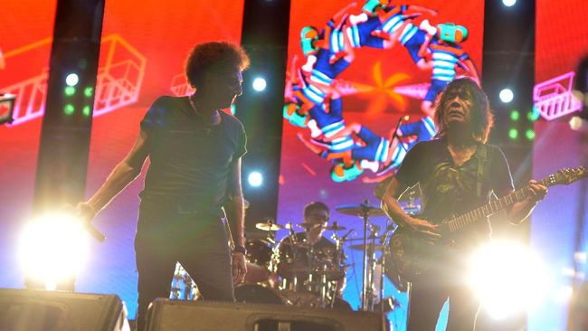 Grup band rock legendaris Godbless gelar konser bertajuk Godbless 48th Anniversary: Mulai Hari Ini.