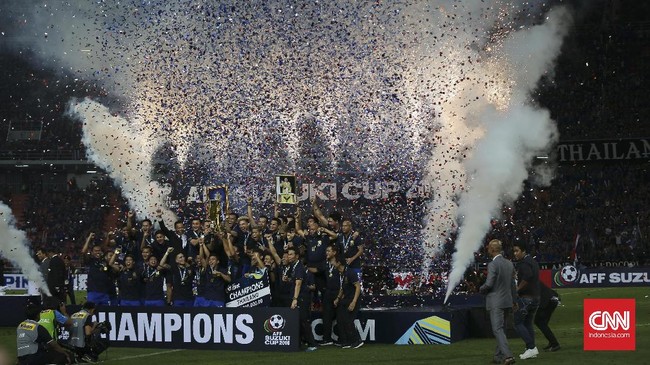 Federasi Sepak Bola Thailand masih kepincut dengan kemampuan Kiatisuk Senamuang meracik taktik. Mereka ingin memperpanjang kontrak sang pelatih.