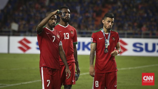 Manahati Lestusen menyebut Timnas Indonesia tetap pulang dengan kepala tegak meskipun gagal membawa pulang trofi Piala AFF.