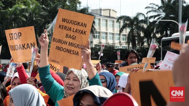 Pembahasan instrumen perlindungan buruh migran yang selalu berjalan alot selama 10 tahun terakhir, diharapkan rampung dalam KTT ASEAN ke-30 tahun ini.