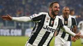 Higuain Antar Juventus Menjauh dari AS Roma