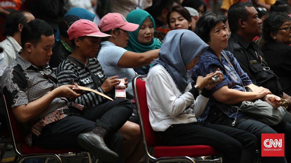 Berburu Uang Pecahan Baru Meski Gajian Masih Jauh