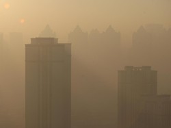 Kota-kota di China Diamuk Polusi Berat, Warga Diminta Tetap Tinggal di Rumah