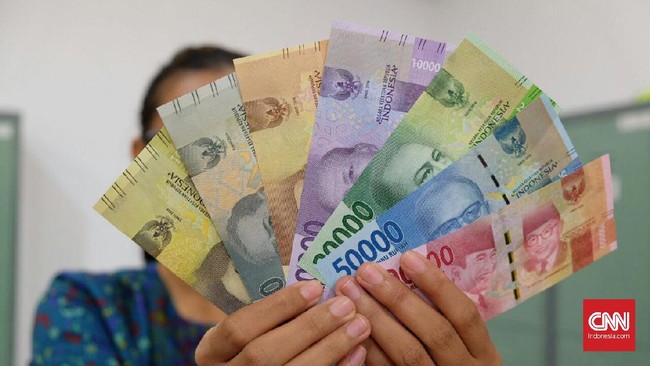 Draf Omnibus Law, Jokowi Hapus Inflasi dalam Perhitungan UMP Jokowi melalui Omnibus Law Cipta Kerja menghilangkan inflasi dan dewan pengupahan dalam penentuan UMP.