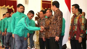 Timnas Dapat Bonus, Abduh Berangkatkan Orang Tua Naik Haji