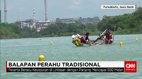 Adu Cepat di Perahu Tradisional