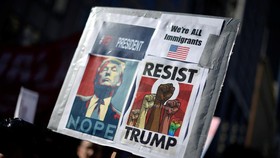 Warga AS Kembali Demo Anti-Trump Jelang Electoral College