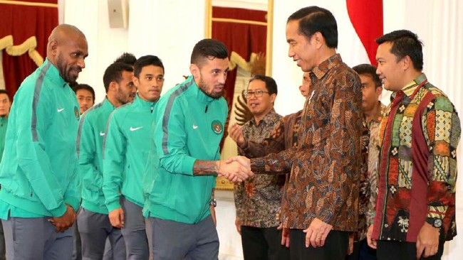 Zulham Zamrun membeberkan, pemerintah akan mempertimbangkan keinginan sebagian besar pemain Timnas Indonesia untuk menjadi PNS.