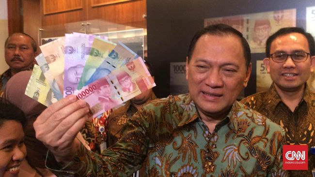 Jokowi Rilis 11 Pecahan Uang Baru Bank Indonesia Peresmian tersebut sekaligus menandai bahwa 11 pecahan uang tersebut mulai berlaku, dikeluarkan, dan diedarkan di wilayah Negara Kesatuan Republik Indonesia.