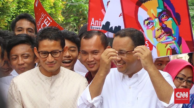Pasangan calon nomor urut tiga ini tidak menggelar latihan khusus. Mereka hanya berdiskusi dengan sejumlah tokoh untuk update data soal isu terkini.