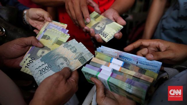Bonus 5 Kali Gaji, Kesenangan Semu Buruh dan Derita Pengusaha Bonus 5 kali gaji di Omnibus Law RUU Cipta Kerja berpotensi memberi kebahagiaan semu bagi buruh dan kesengsaraan dunia usaha.