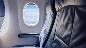 Perempuan Tewas Tersedot Mesin Jet di Udara