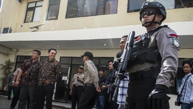 Jaksa enggan menanggapi eksespsi Ahok terkait penggunaan surat Al-Maidah ayat 51 dalam pemilihan kepala daerah. Menurut jaksa hal itu sulit diverifikasi.