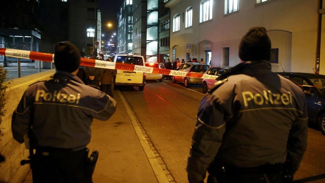 Kedubes RI untuk Swiss di Kota Bern mengimbau warga Indonesia di Swiss untuk terus waspada usai penembakan terjadi di sebuah mesjid di Kota Zurich.