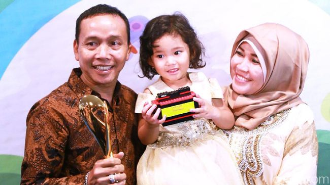 Asking for a Monthly Ration of IDR 300 Million to Prospective In-laws, Ayu Ting Ting’s Father Viral