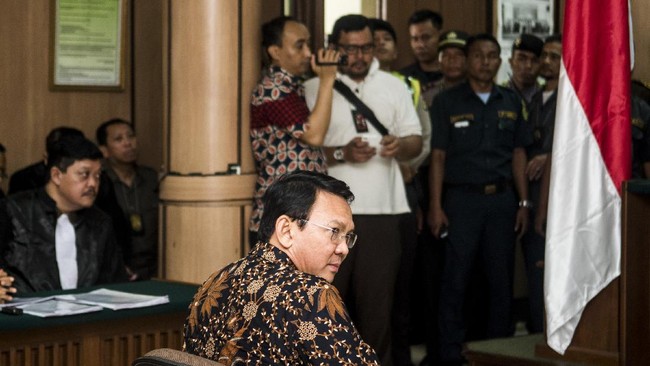 Jaksa mengatakan, sudah jadi kewajiban Ahok sebagai kepala daerah untuk punya kebijakan seperti membangun masjid di rumah susun dan balai kota.