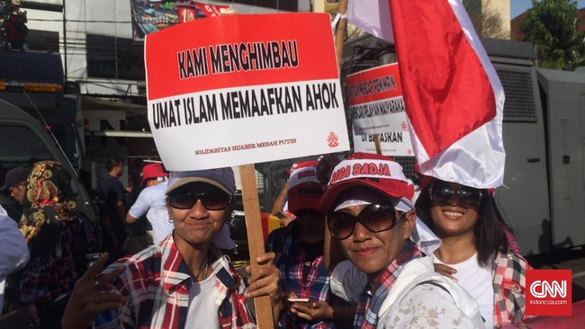 Jika Majelis Hakim menerima eksepsi terdakwa dan pengacara, sidang berakhir, tidak jadi pindah lokasi. Sebaliknya, jika ditolak, lokasi sidang dipindahkan.