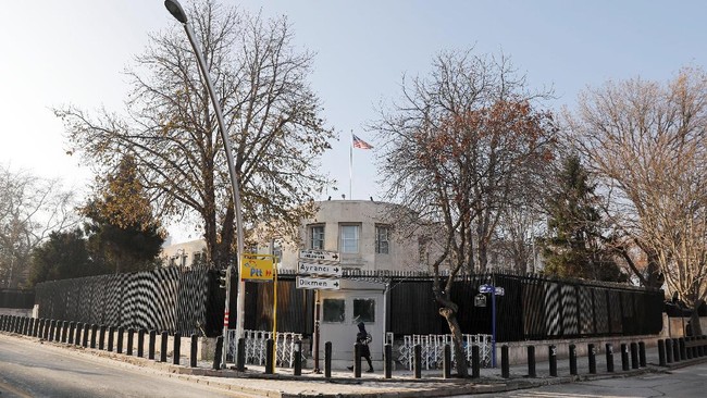 Kedubes Amerika Serikat di Turki ditutup untuk sementara, menyusul insiden penembakkan yang diluncurkan oleh seorang pria di depan gedung tersebut.