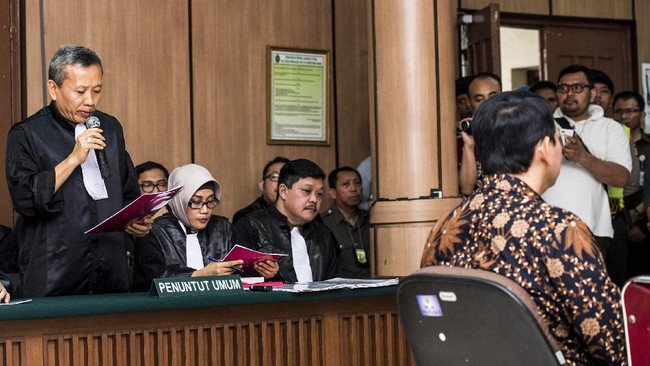 Jaksa penuntut umum mengatakan yang menjadi landasan dalam kampanye kandidat calon kepala daerah adalah UU bukan metode dalam mengadu program.