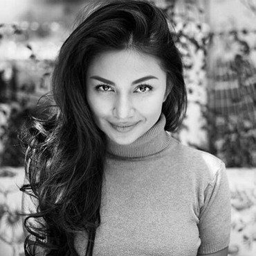 Jeda Seminar Saat Azan Berkumandang, Agama Ariel Tatum Jadi Sorotan