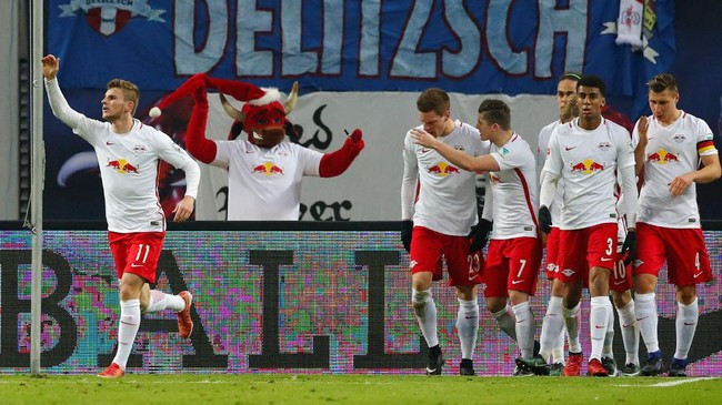 RB Leipzig baru terbentuk pada 2009 silam dan bermain di Bundesliga mulai musim ini. Di musim debutnya, Leipzig membuat kejutan mampu bersaing di papan atas.
