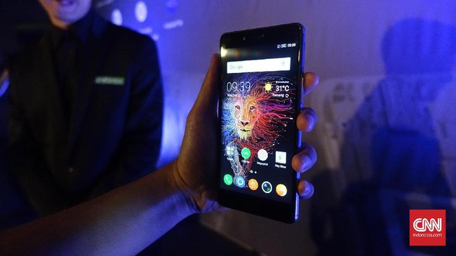 Infinix mulai berani tampil dengan ponsel yang menyasar segmen menengah atas melalui Zero 4 dan Zero 4 Plus yang dibanderol Rp3 juta dan Rp3,7 juta.