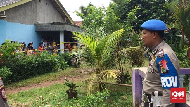 Empat orang terduga teroris di Tangerang Selatan baru empat hari menghuni kontrakan. Tiga orang terduga tewas, dan satu berhasil diamankan.