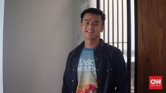 Aktor Dion Wiyoko resmi menikahi sang kekasih, Fiona Anthony, pada Jumat (1/9) di Gereja Katolik St. Fransiskus Xaverius, Denpasar, Bali. 