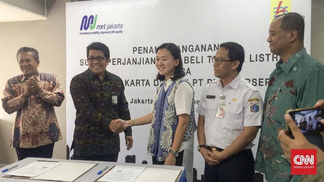 PLN memasang tarif kepada PT MRT Jakarta Rp1.300 per kwh, di atas tarif listrik tegangan tinggi per Desember 2016 sebesar Rp1.003,66 per kwh.