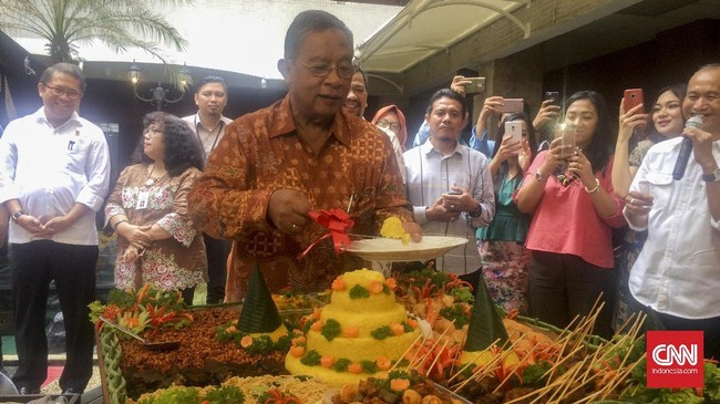 Menko Perekonomian Darmin Nasution memperkirakan paket kebijakan ekonomi terbaru akan dirilis pada Januari 2017.