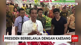 Jokowi & Kaesang Sambangi Pusat Perbelanjaan di Palangka Raya