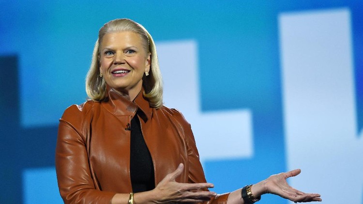 wanita terkaya di jagat teknologi LAS VEGAS, NV - JANUARY 06: IBM Chairman, President and CEO Ginni Rometty delivers a keynote address at CES 2016 at The Venetian Las Vegas on January 6, 2016 in Las Vegas, Nevada. CES, the world's largest annual consumer technology trade show, runs through January 9 and is expected to feature 3,600 exhibitors showing off their latest products and services to more than 150,000 attendees. (Photo by Ethan Miller/Getty Images)