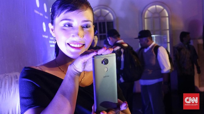 Sepasang ponsel anyar Infinix diperkenalkan di Indonesia, yakni Zero 4 dan Zero 4 Plus. Apa kelebihannya?