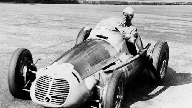 Demi melahirkan kembali pebalap-pebalap Italia, mobil Alfa Romeo bisa kembali ke ajang balap jet darat dengan bantuan induk perusahaannya, Ferrari.