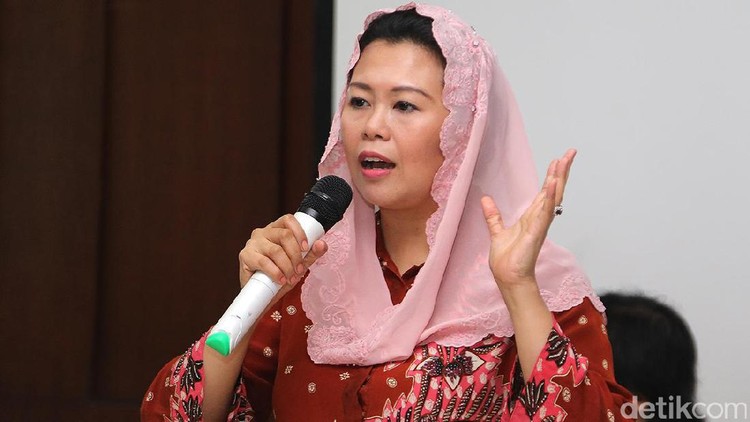 Mengajak anak nonton pertandingan olahraga misalnya saat Asian Games 2018 lalu seperti dilakukan Yenny Wahid ada manfaatnya lho, Bun.