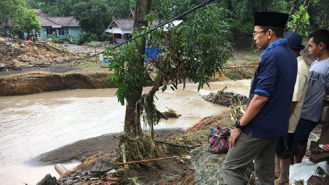 Banjir Kembali Rendam Kabupaten Bima, Satu Orang Tewas Satu korban meninggal dunia atas nama Siti Asfah (40) warga desa Tarlawi yang terseret arus di sungai ketika pulang dari ladang.