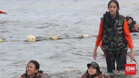 Serunya Berlatih Kedisiplinan dan Kekompakan di Laut