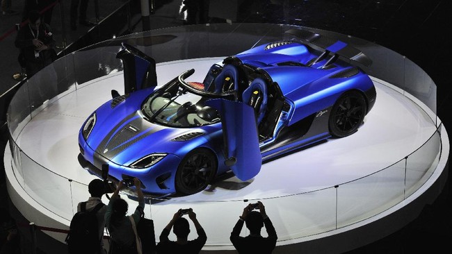 Desain pintu yang diusung mobil mewah dan supercar menjadi salah satu hal menarik. Berikut sejumlah rancangan pintu mobil tak biasa.