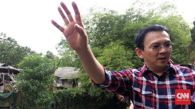 Ahok mengatakan, sejak tahun lalu Pemprov DKI Jakarta sudah tak lagi membebani biaya penerbitan sertifikat untuk harga tanah di bawah Rp2 miliar.