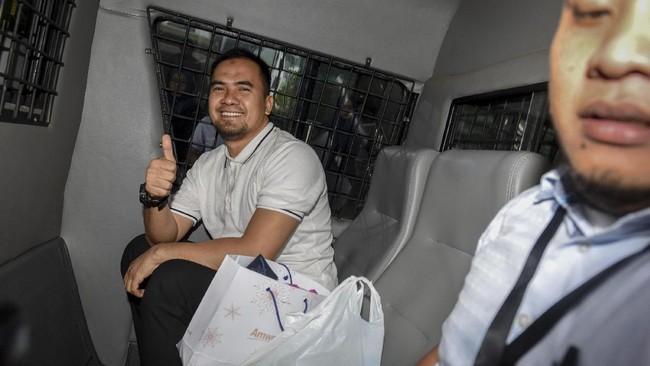 Pedangdut Saipul Jamil kembali diperiksa penyidik KPK terkait kasus suap panitera PN Jakut. Empat terdakwa pada kasus ini telah divonis bersalah.