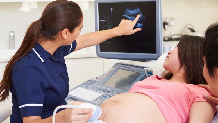 Saat periksa kandungan, mendingan ke dokter laki-laki atau perempuan ya, Bun?