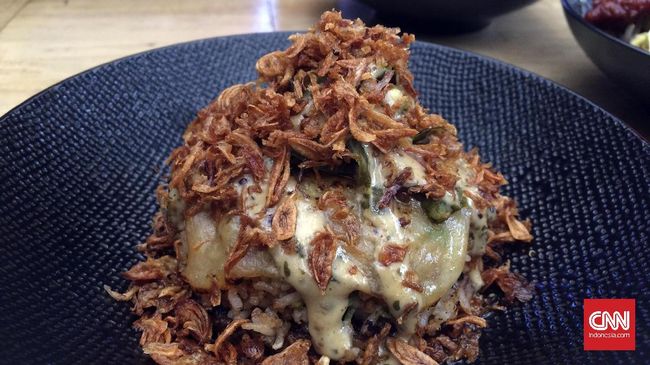 Tak sekadar menyajikan gourmet burger, restoran Three Buns di kawasan Senopati, Jakarta Selatan, juga memperkenalkan filosofi dan tata cara memakannya.