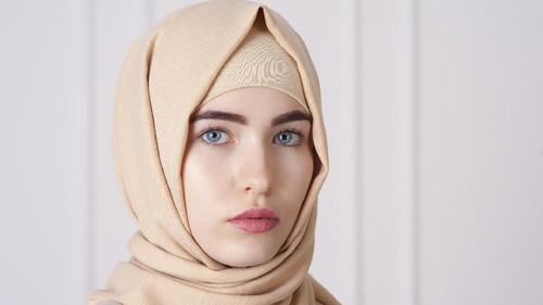 Guru Ini Dipecat Setelah Video Tarik Jilbab Murid di Amerika Viral Guru Ini Dipecat Setelah Video Tarik Jilbab Murid di Amerika Viral